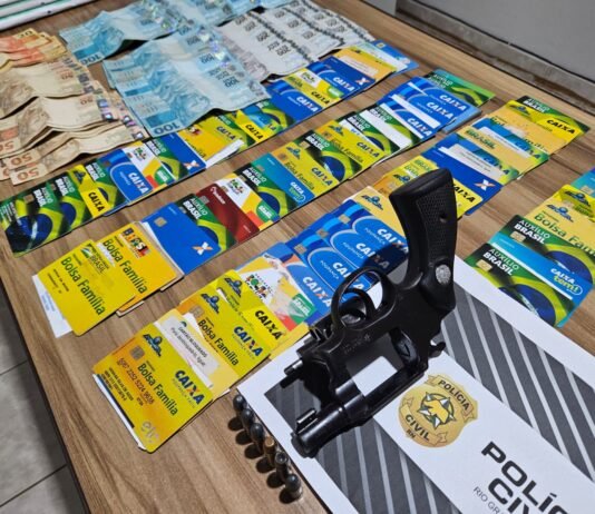 Polícia Civil apreende dinheiro e 80 cartões em residência em Touros; estelionatário segue foragido