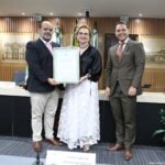 Câmara Municipal entrega título de cidadã natalense a Aninha Cabeleireira