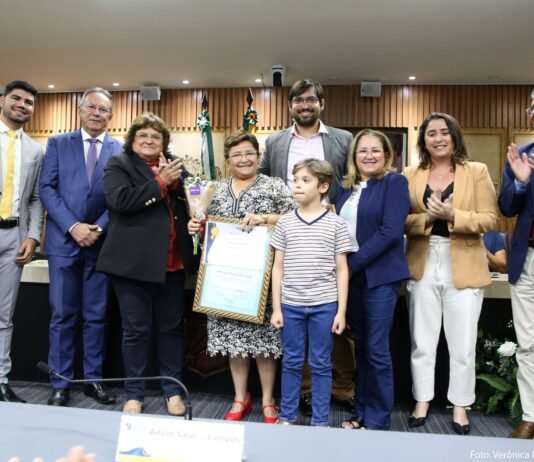 Câmara outorga títulos de cidadania e faz homenagem à família Oliveira Lima