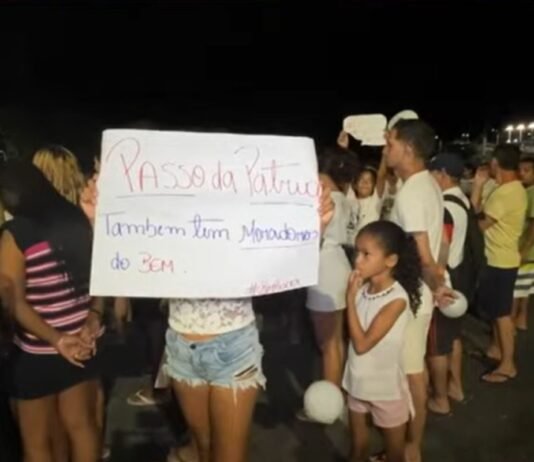 Moradores do Passo da Pátria protestam por justiça após morte de Bárbara Kelly