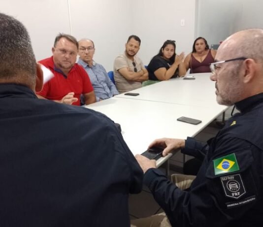 Moradores de Caiçara do Rio do Vento, PRF e DNIT discutem sobre segurança na BR-304