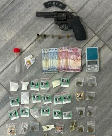 Polícia Militar apreende armas, drogas e materiais ilícitos no Alecrim
